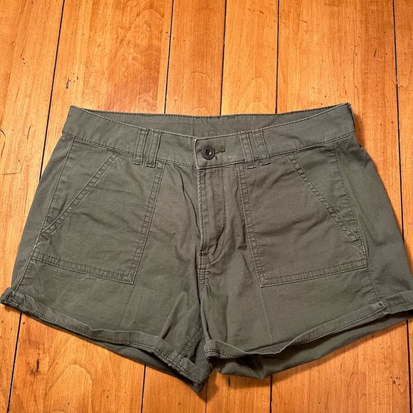 Abercrombie & Fitch - Boyfriend Low-Rise Shorts - Olive Green - Size 00 - EUC - Picture 3 of 5